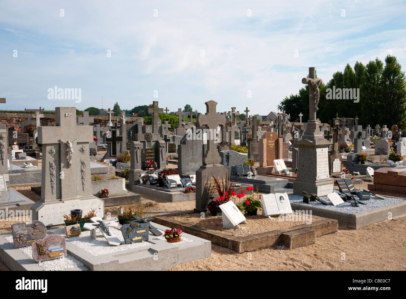 Blick auf Ploubazlanec Friedhof Stockfoto