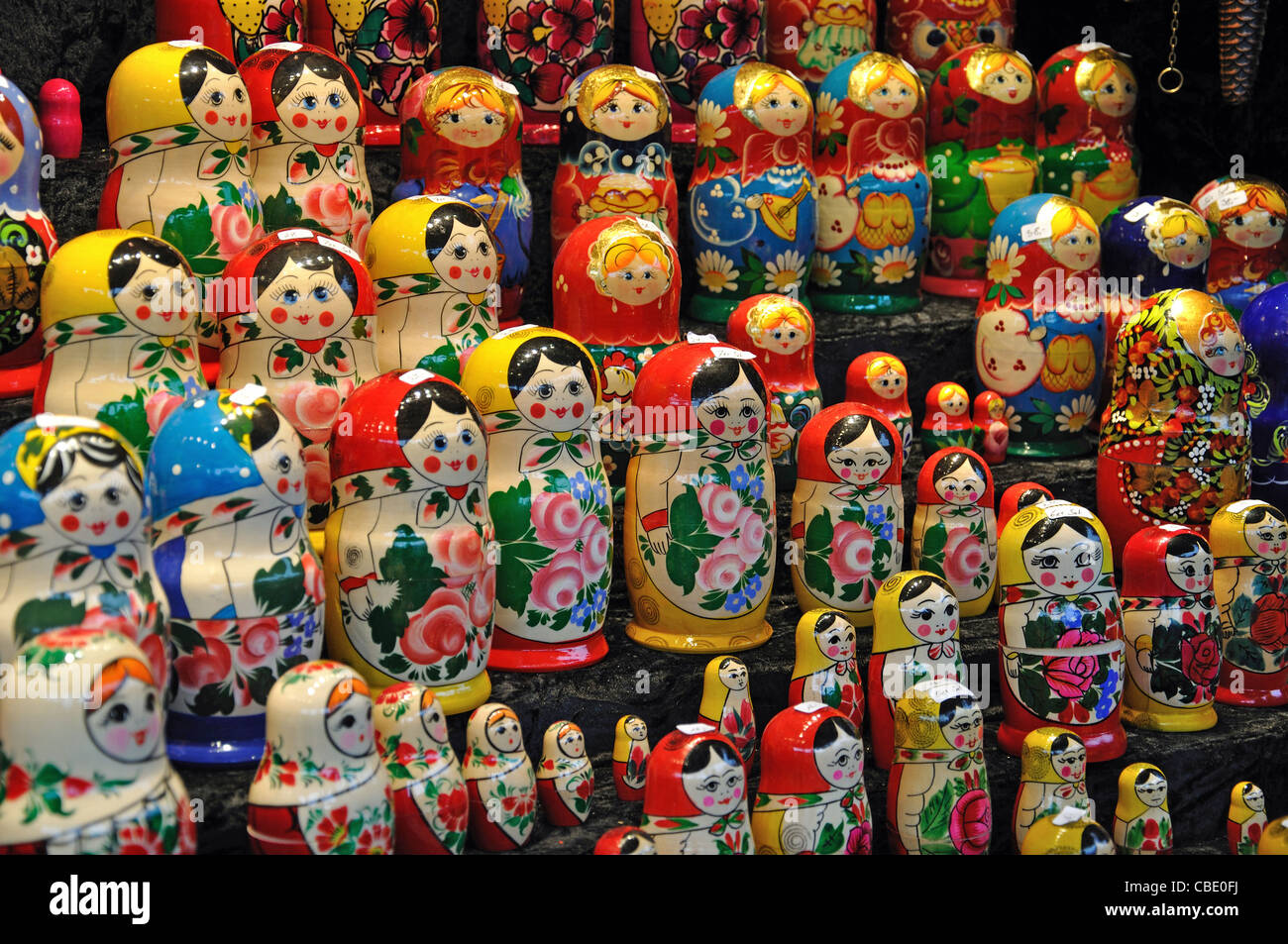 Russische Matroschka Puppen am Weihnachtsmarkt, Rathausplatz, Hamburg, Metropolregion Hamburg, Bundesrepublik Deutschland Stockfoto