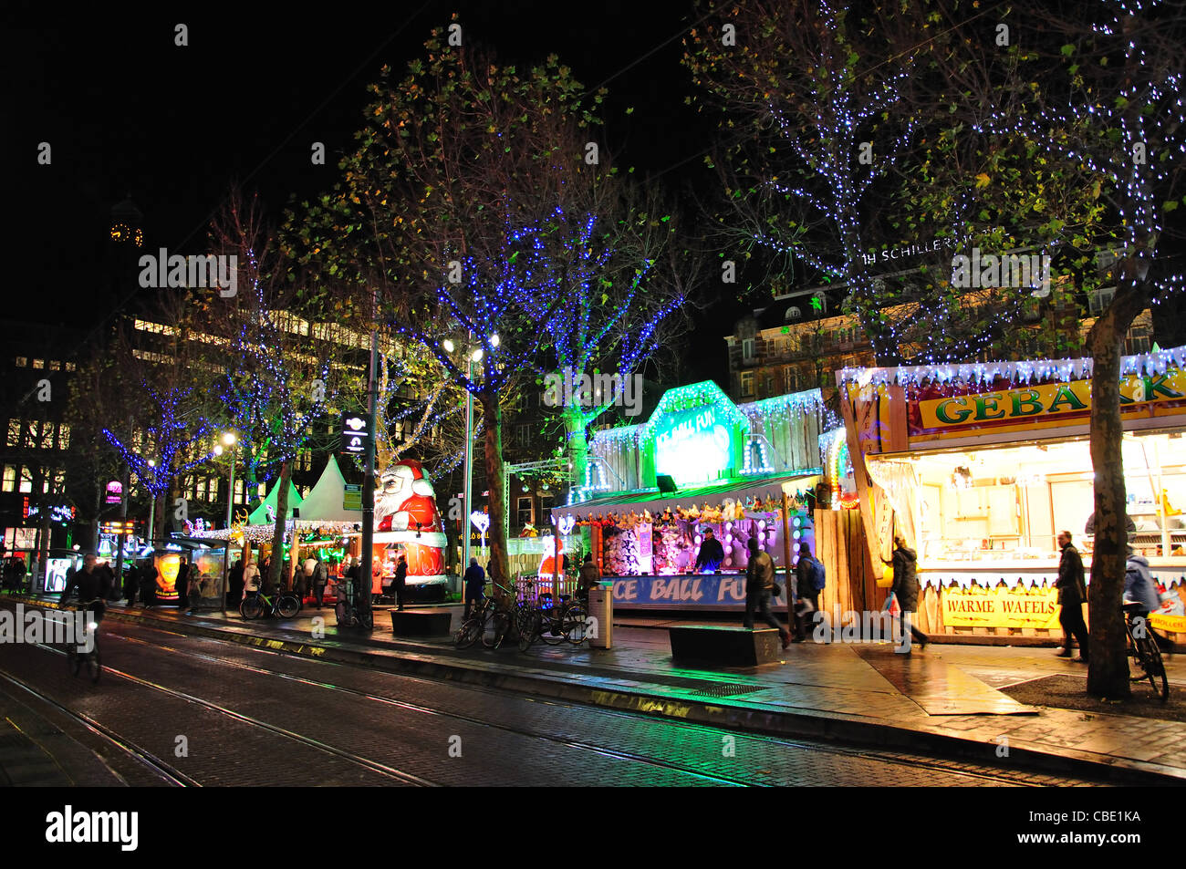 Weihnachtsmarkt in der Nacht, Rembrandtplein, Königreich der Niederlande, Amsterdam, Noord-Holland Stockfoto