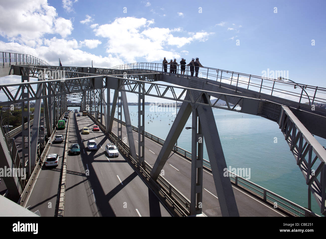 Teilnehmer auf die Auckland Bridge Climb, Auckland Harbour Bridge, Auckland, Neuseeland