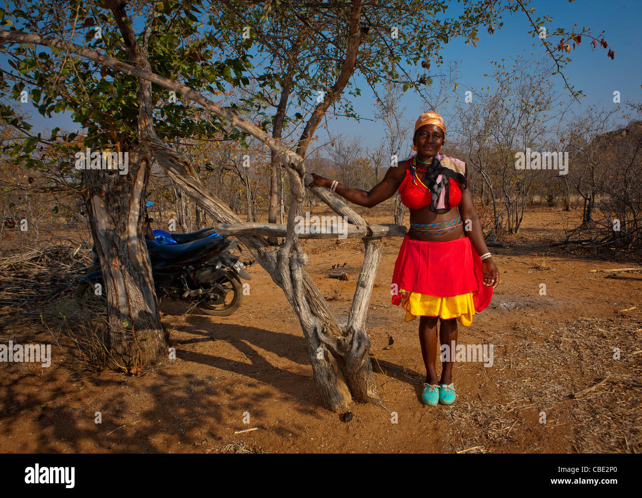 Mudimba Frau In BH, Dorf Combelo, Angola Stockfoto