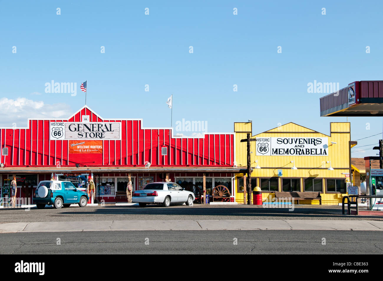 Die historische Route 66 Verkehr Zeichen National Highway Arizona American General Store Stockfoto