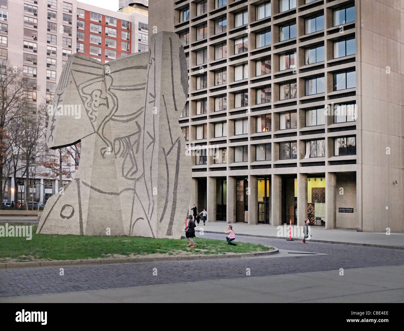 Picasso-Skulptur außerhalb New York University Village Stockfoto