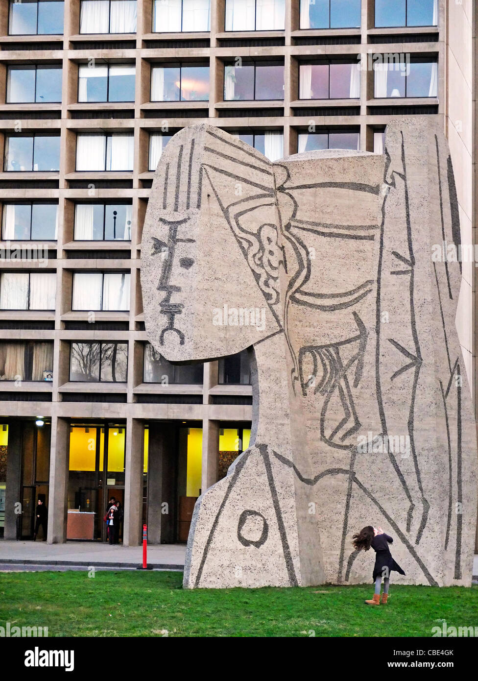 Picasso-Skulptur außerhalb New York University Village Stockfoto