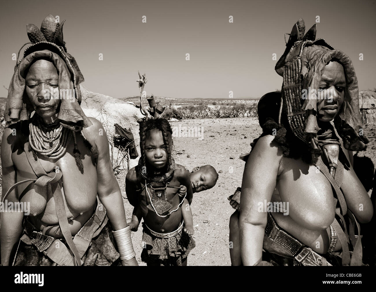 Muhimba Frauen tragen Erembe Kopfschmuck, Dorf Elola, Angola Stockfoto