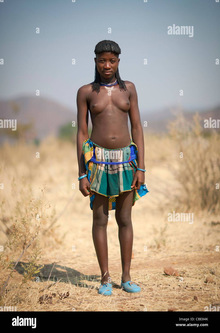 Mucawana Mädchen mit dem Namen Capahepe, Dorf von Soba, Angola