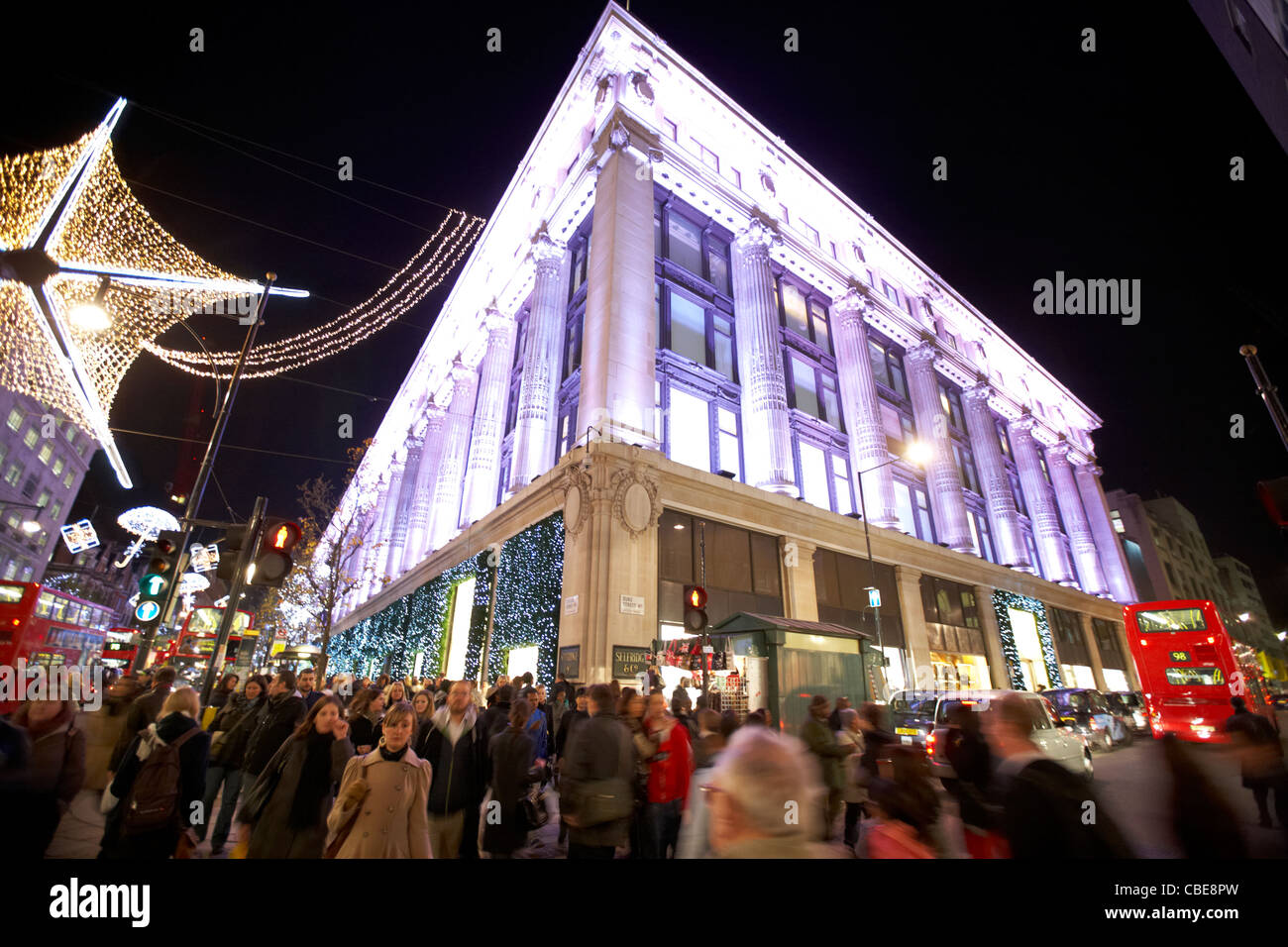 Selfridges-Kaufhaus auf Oxford Straße Weihnachts-shopping London England Vereinigtes Königreich Großbritannien Stockfoto