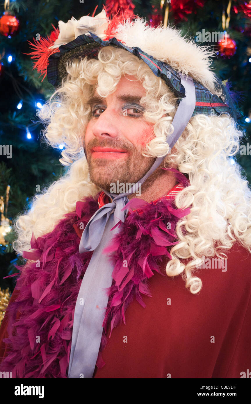 Mann als Frau verkleidet Stockfotografie - Alamy