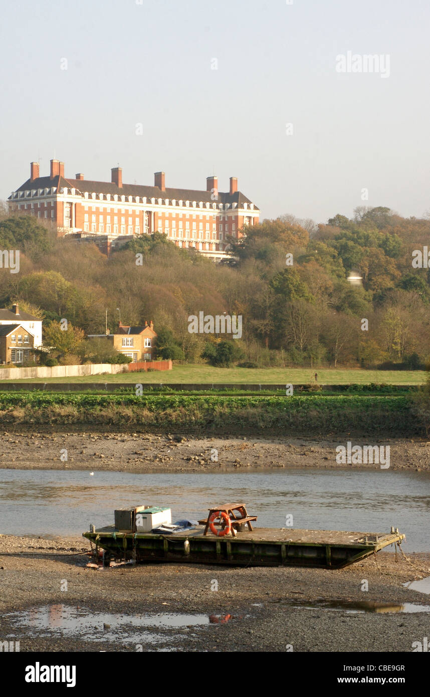 Bei Ebbe entlang der Themse in Richmond upon Thames, West London, England Stockfoto