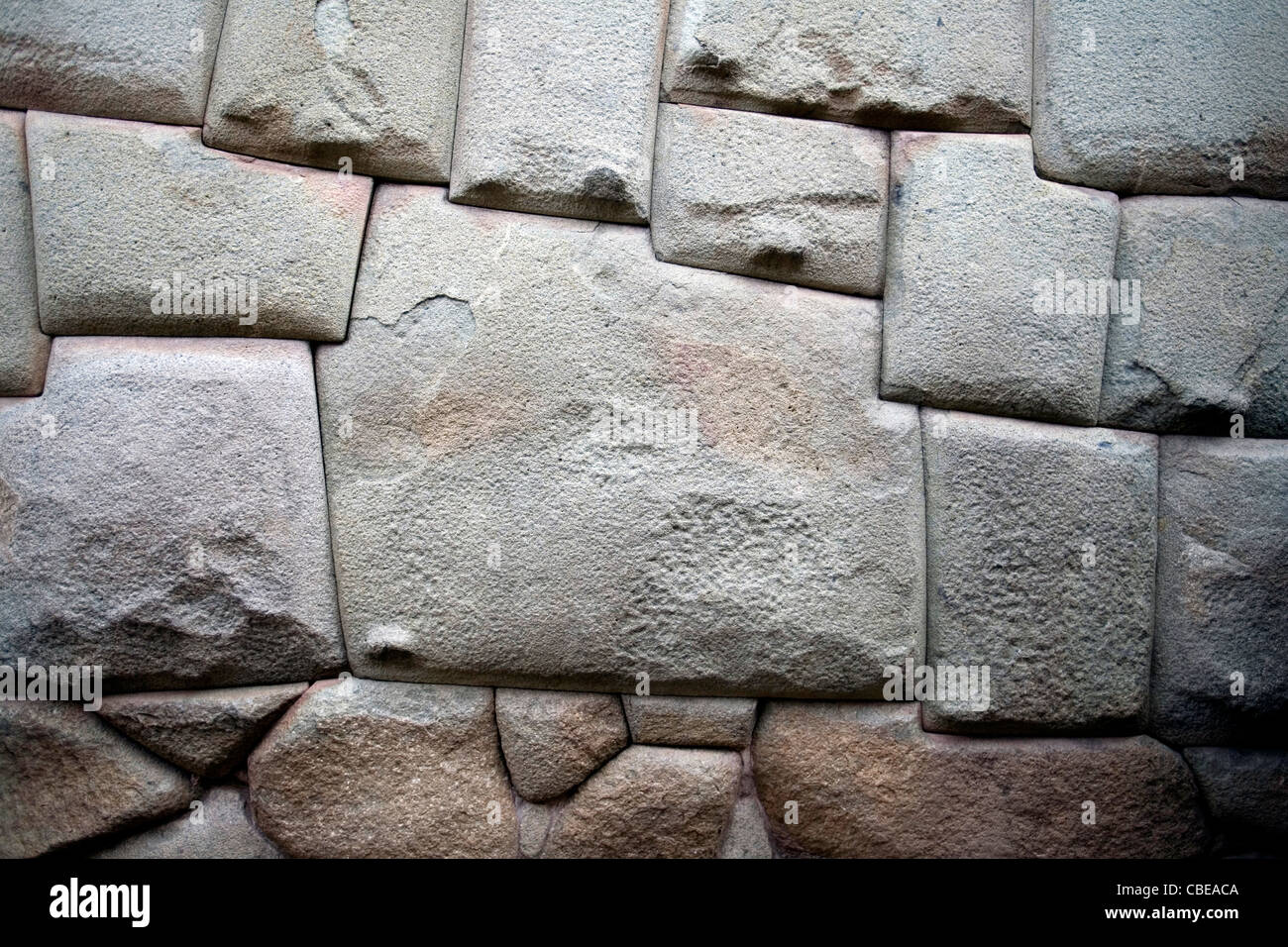 Berühmten Stein mit zwölf Winkel innerhalb der Palast des Inca Roca Wand in Cusco, Peru Stockfoto