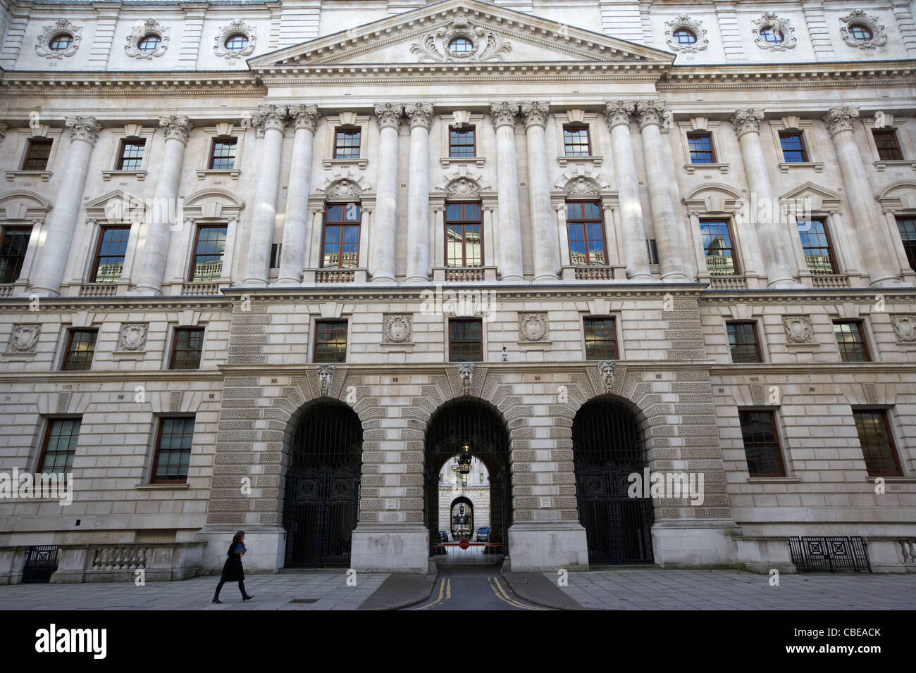 HM Einnahmen und Zoll- und hm Treasury britische Regierung offizielle Gebäude Whitehall London England Vereinigtes Königreich Großbritannien Stockfoto