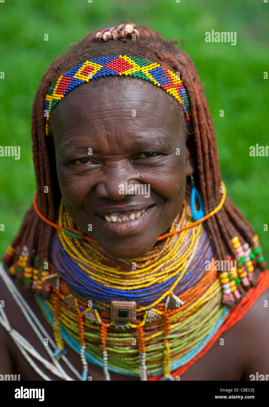 Mwila Trägerin der Vilanda Halskette, Chibia Bereich, Angola Stockfoto