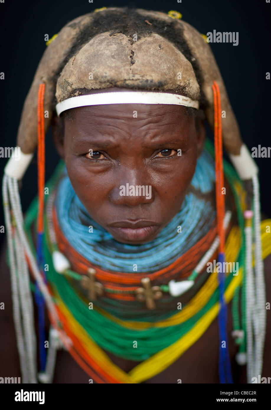 Mwila Trägerin der Vilanda Halskette, Chibia Bereich, Angola Stockfoto