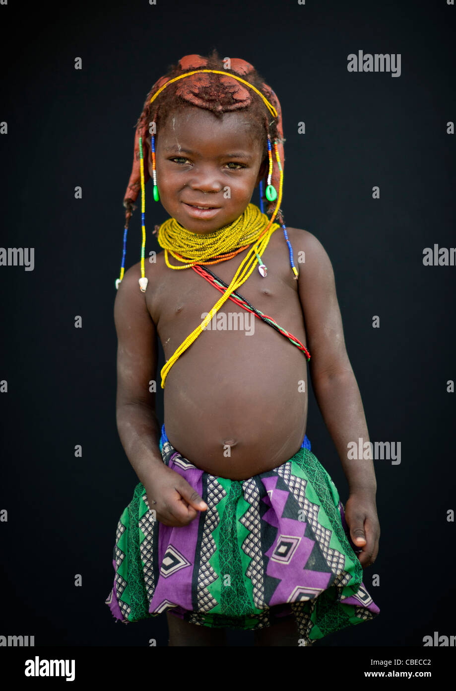 Mwila junge Mädchen mit Perlen Schmuck, Chibia Bereich, Angola Stockfoto
