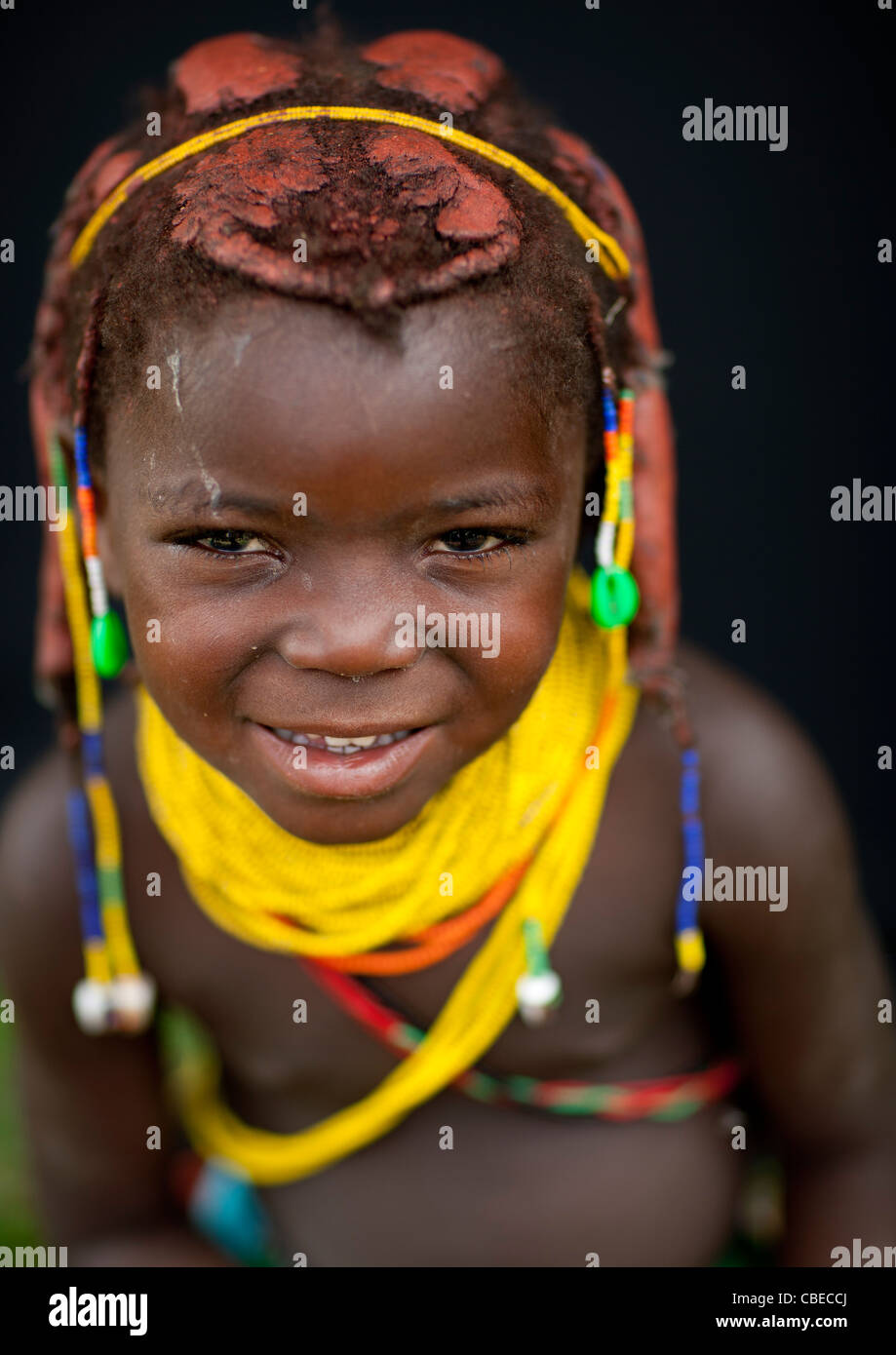 Mwila junge Mädchen mit Perlen Schmuck, Chibia Bereich, Angola Stockfoto
