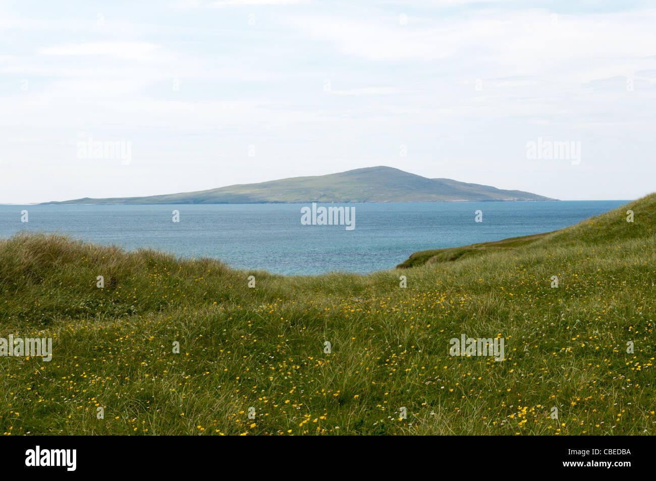 Die Insel Pabbay von South Harris in den äußeren Hebriden gesehen. Stockfoto