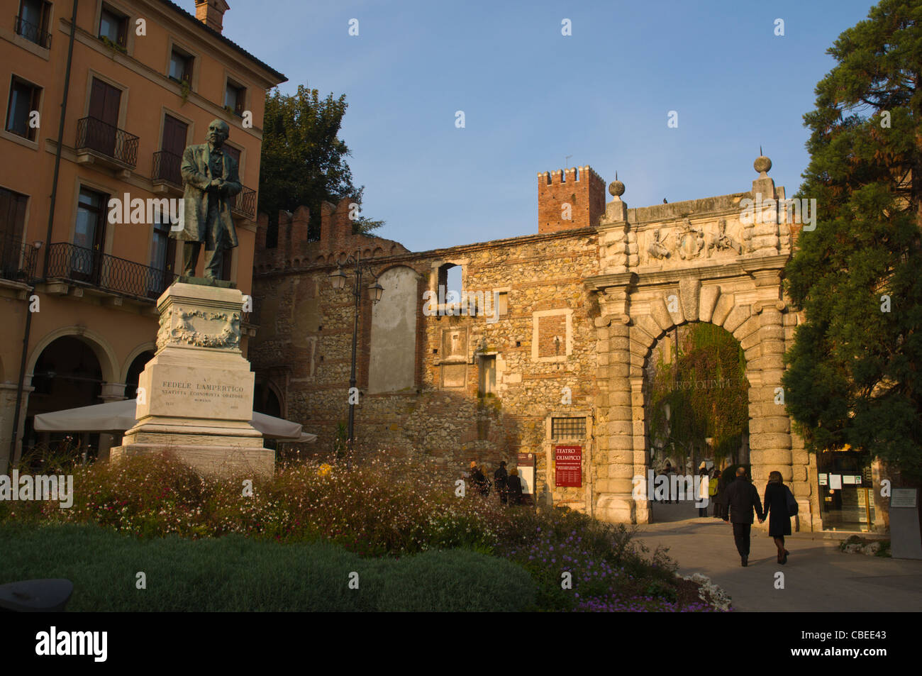 Piazza Matteotti Platz vor der Teatro Olimpico zentrale Vicenza Veneto Region Nord Italien Europa Stockfoto