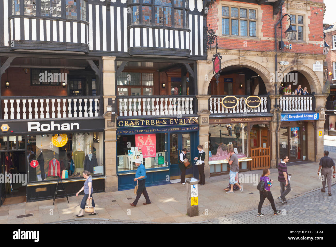 Die Zeilen, Bridge Street, Chester, England Stockfoto