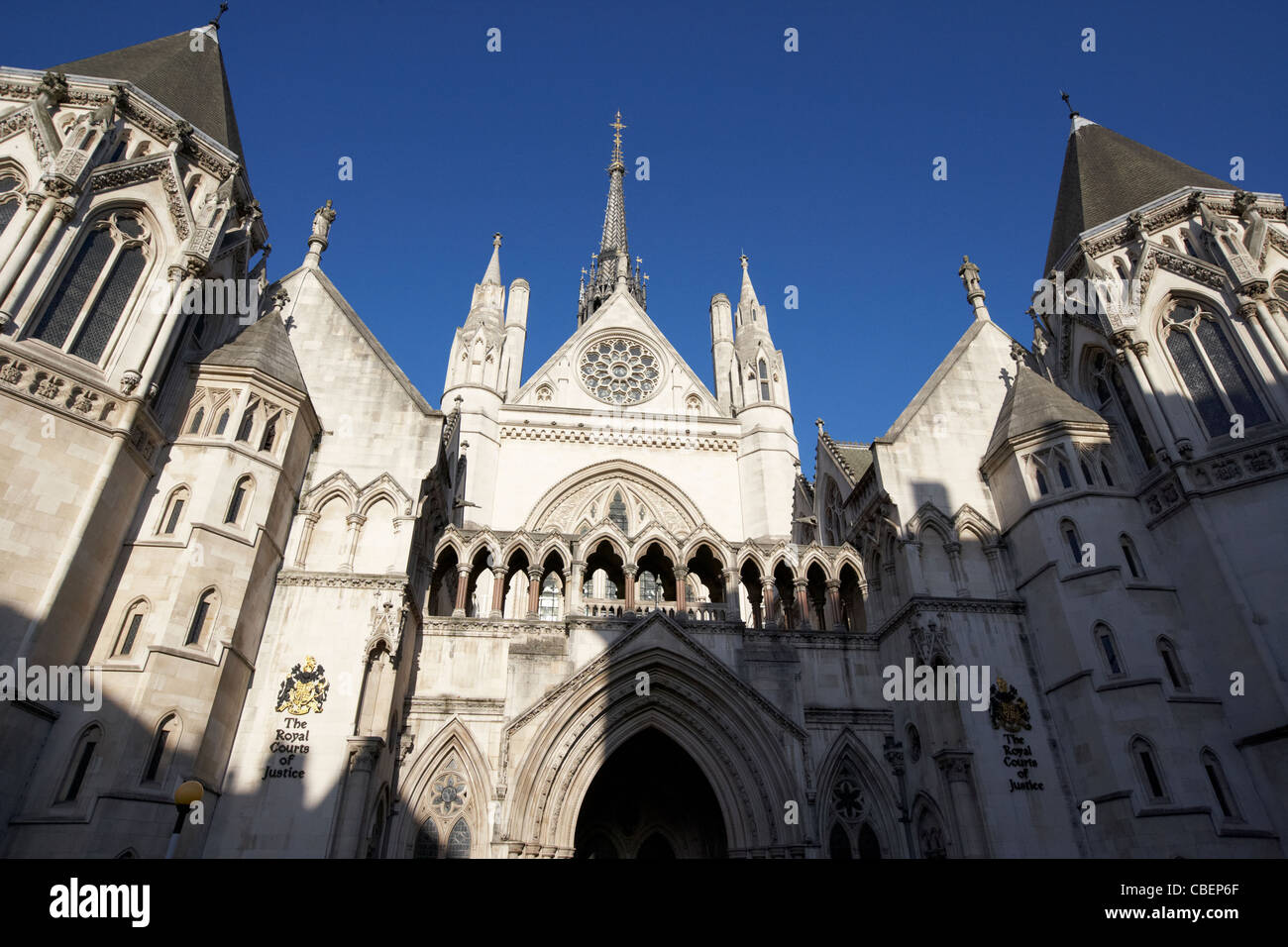 den königlichen Höfen von Gerechtigkeit London England uk Vereinigtes Königreich Stockfoto