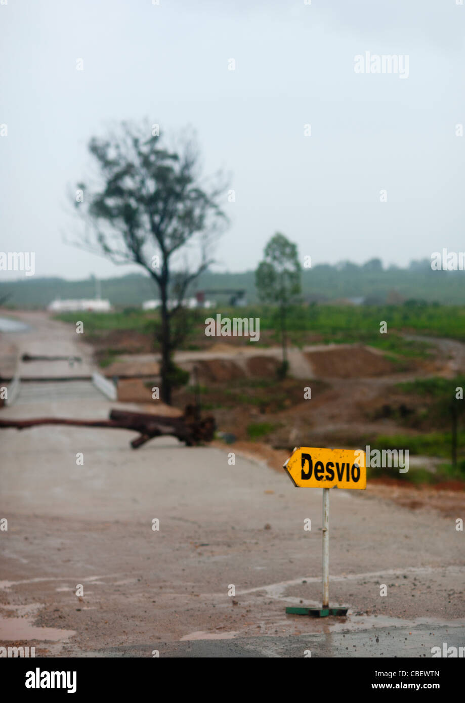 Umleitung auf der Straße, Chinguar Bereich, Angola Stockfoto