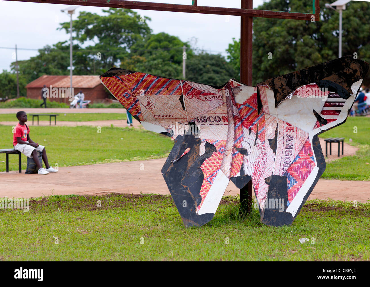 Schmetterling-förmige Hinweis Anzeige für eine Bank, Malanje, Angola Stockfoto