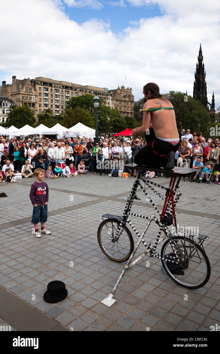 Straße Entertainer auf der Edinburgh Fringe Festival Stockfoto