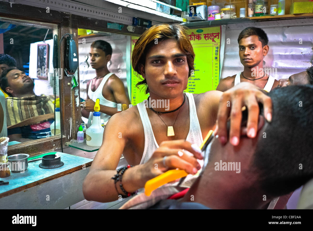 BOMBAY Mumbai indischen Blick, beim Friseur in Colaba Stockfoto