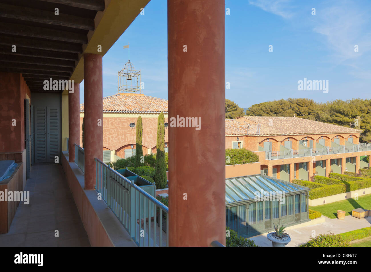 Blick auf das Hotel du Castellet., HOTEL DU CASTELLET, 5 Stud Relais und Schloss in der Provence 3001 Route des Hauts du Camp - 83330 LE Stockfoto