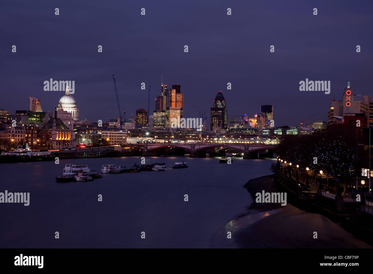 St. Pauls und Themse erschossen in der Nacht von Waterloo Brücke einschließlich der OXO-Gebäude Stockfoto
