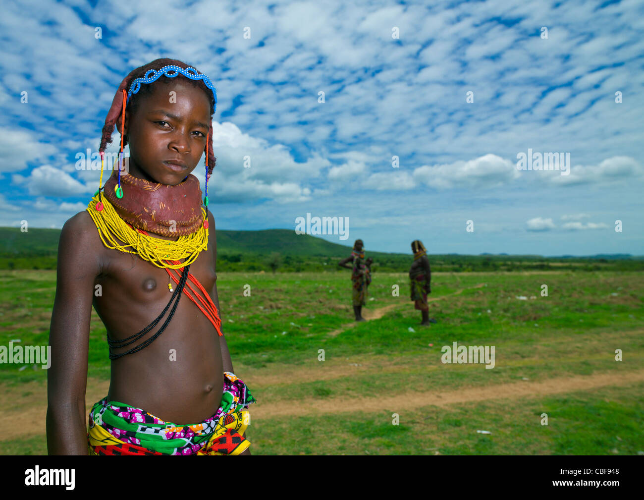 Mwila Mädchen mit einer Vikeka-Kette, Chibia Bereich, Angola Stockfoto