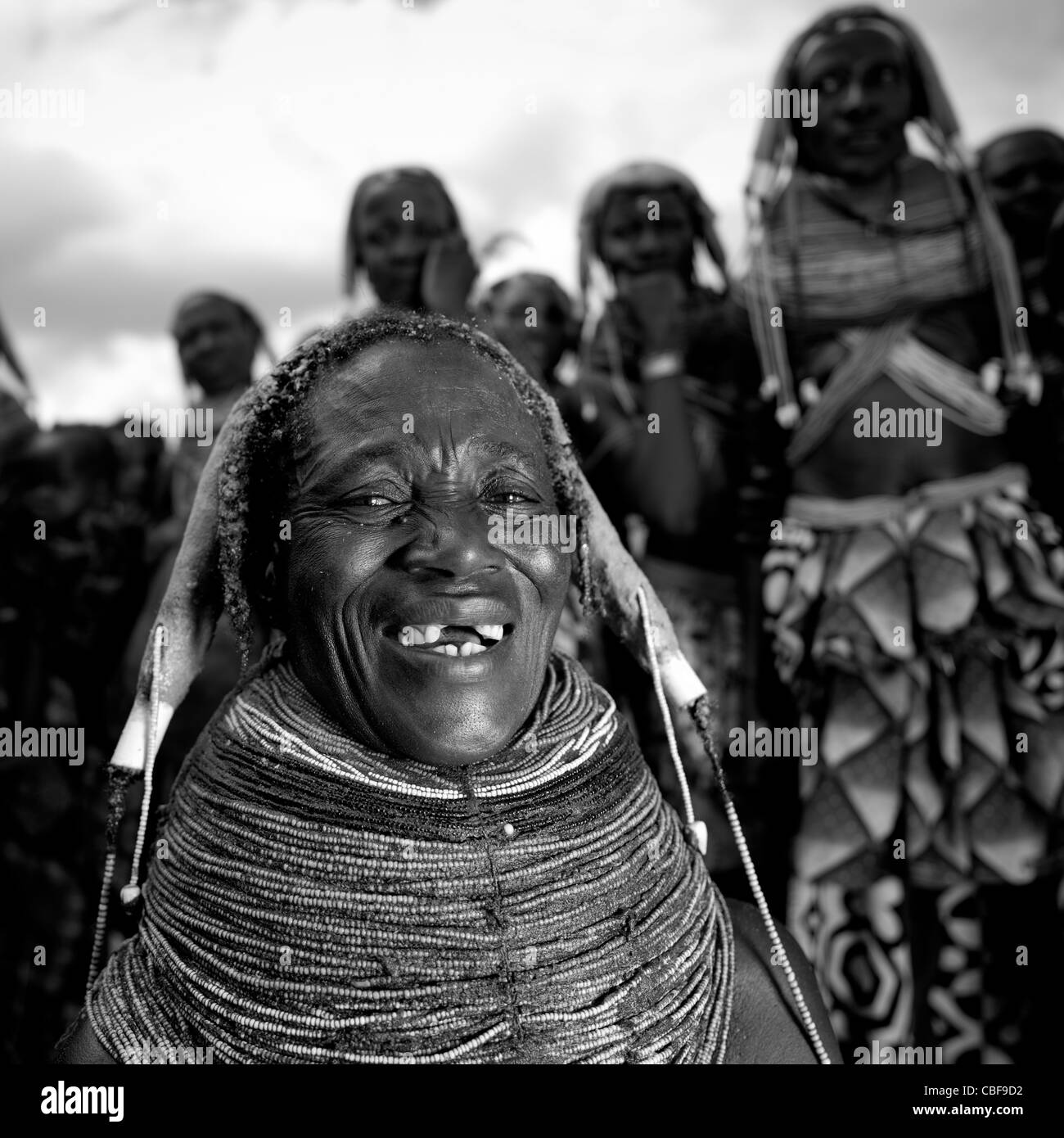 Mwila Frau mit der oberen vorderen Zähne entfernt, Angola Stockfoto