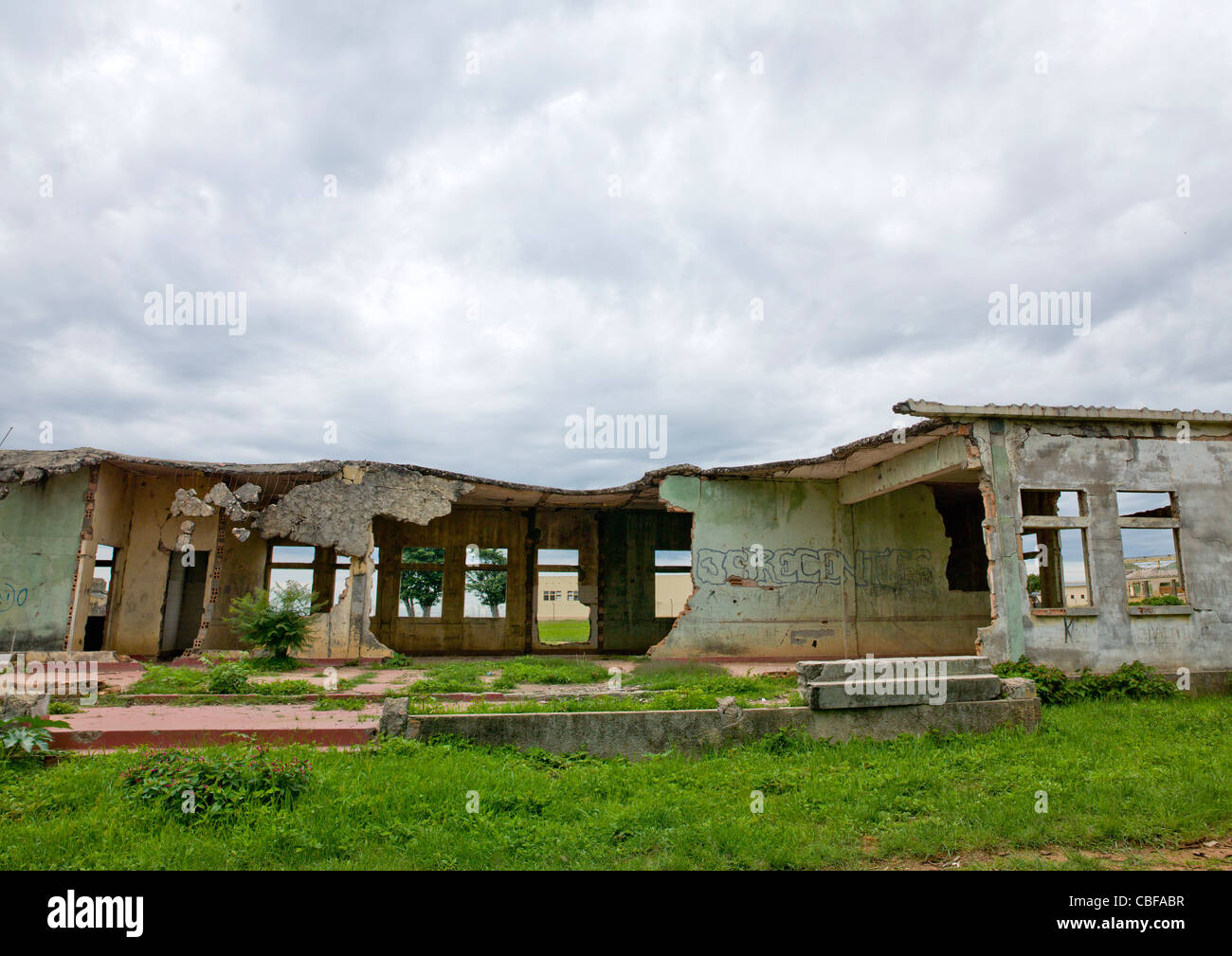 Haus In der Ruine im Dorf von Caconda, Angola Stockfoto