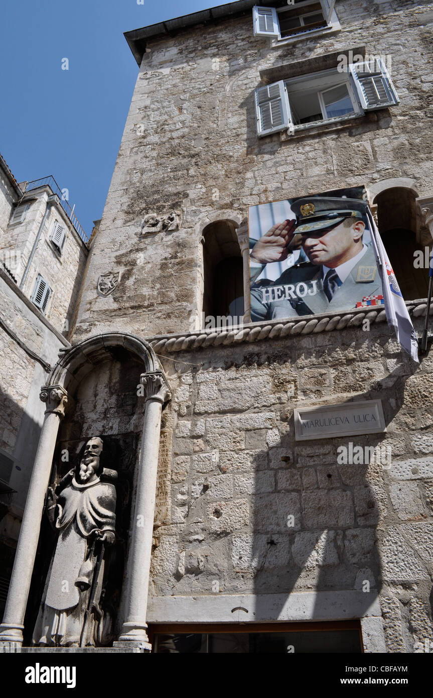 General Ante Gotovina Plakat markiert ihn ein Held in Kroatien, vor das Kriegsverbrechertribunal eingenommen. Er nahm Krajina 199f für Kroaten. Stockfoto