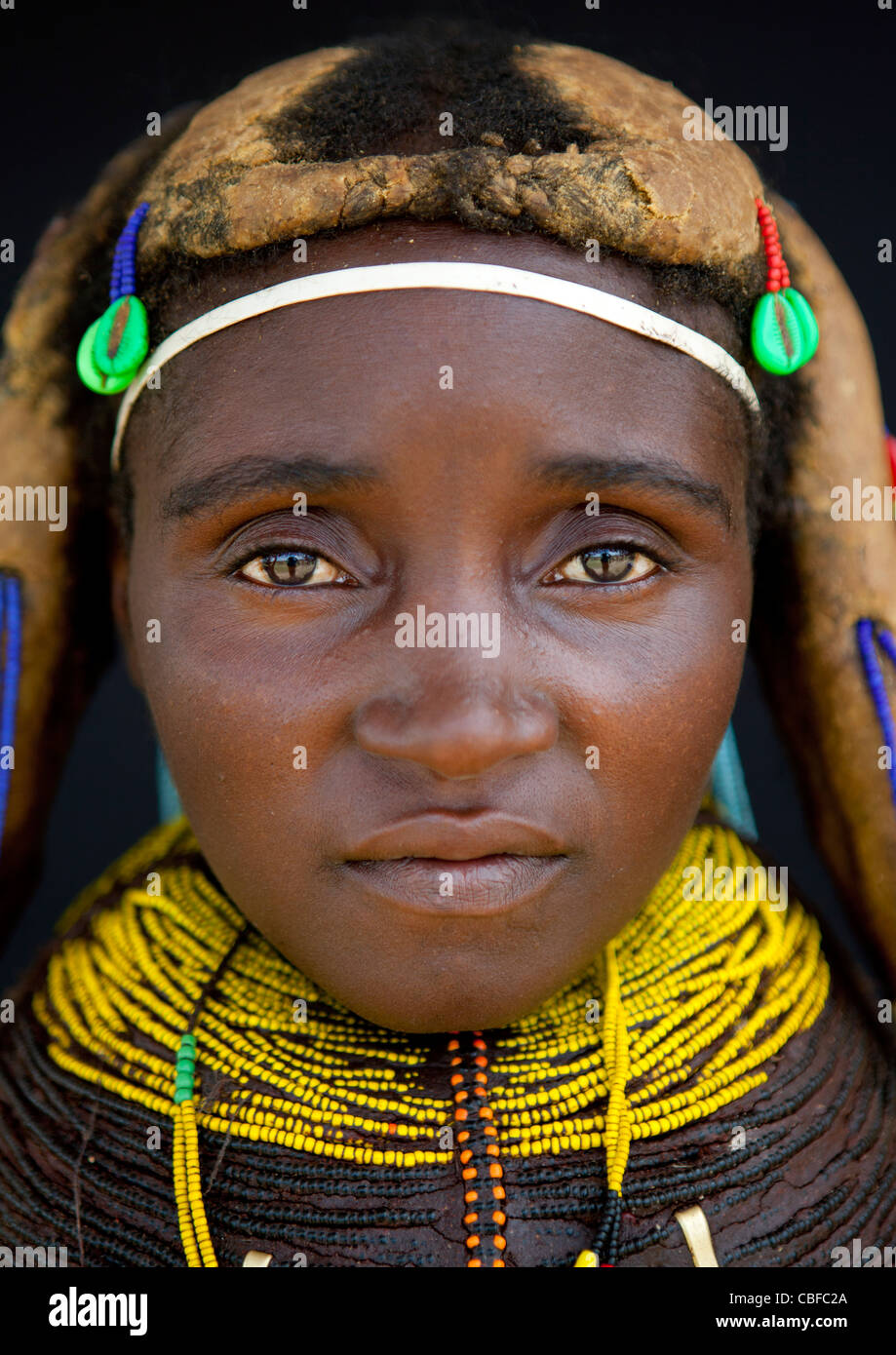 Mwila Frau mit einem Vilanda Halskette, Chibia Bereich, Angola Stockfoto