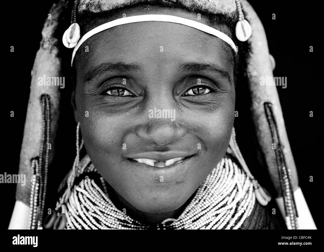 Mwila Frau mit der oberen vorderen Zähne entfernt, Chibia Bereich, Angola Stockfoto