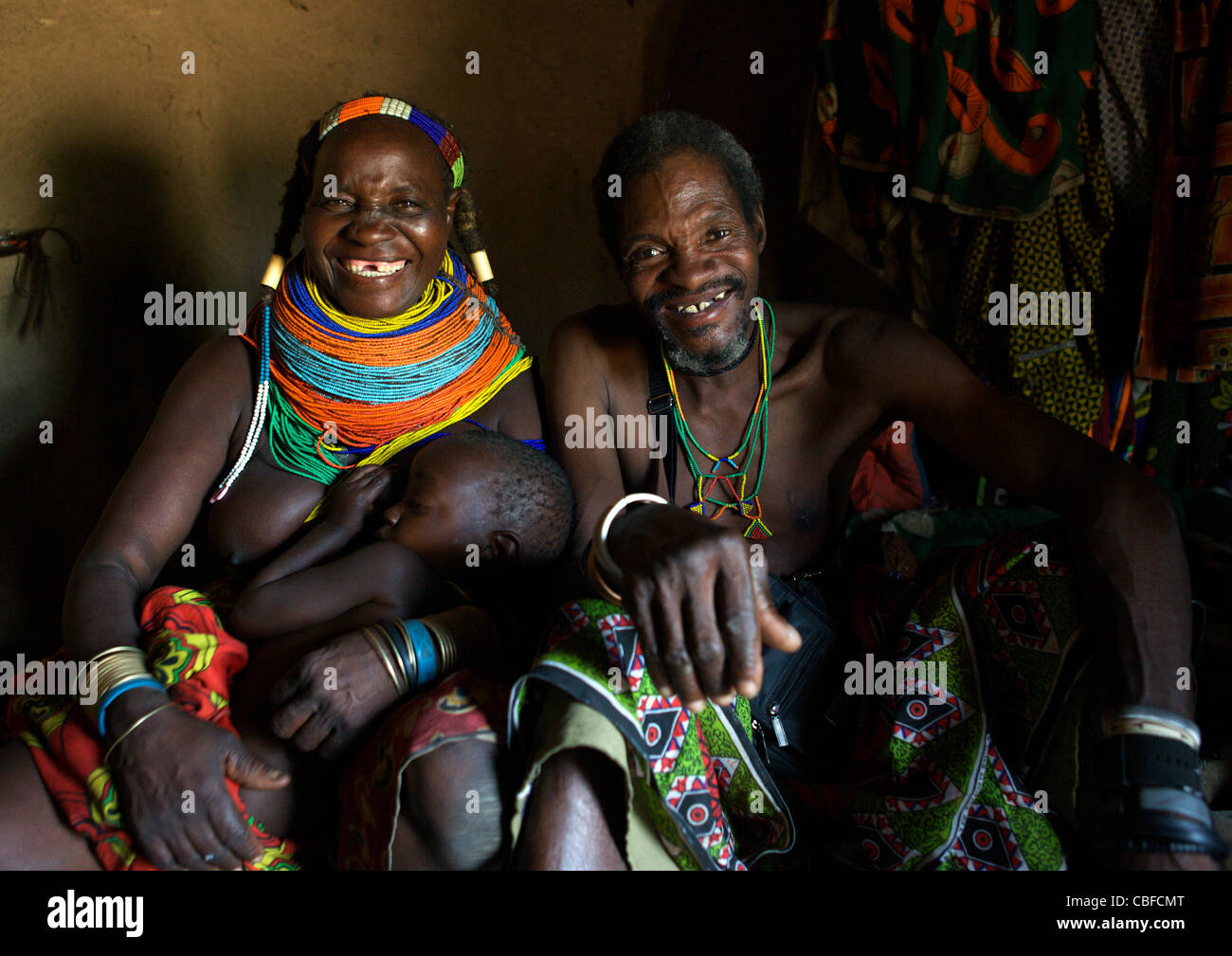Mwila paar lächelnd, Angola Stockfoto