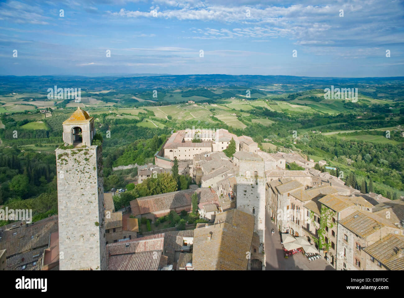 Europa, Italien, Toskana, San Gimignano und die Landschaft aus dem Palazzo Comunale (Rathaus) Turm Stockfoto