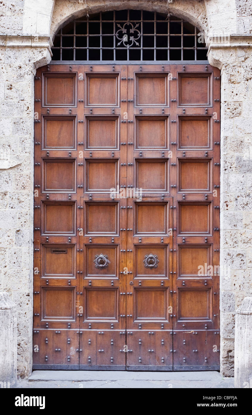 Europa, Italien, Toskana, Siena, traditionelle Tür Stockfoto