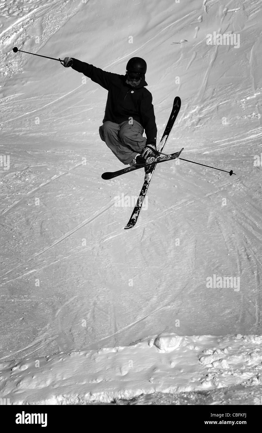 Verschiedenen Skifahren Bilder in Avoriaz in Frankreich aufgenommen. Enthält Skifahrer und Boarder machen Tricks und Sprünge. Stockfoto