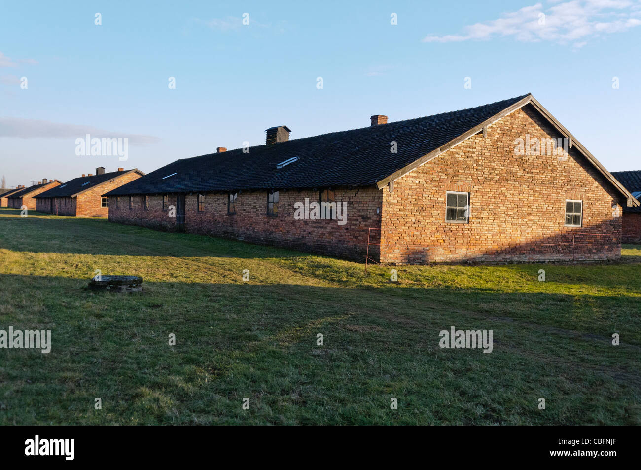 Ziegel-Kaserne für Frauen und Kinder im KZ Auschwitz II Berkenau WW2 Nazi Stockfoto