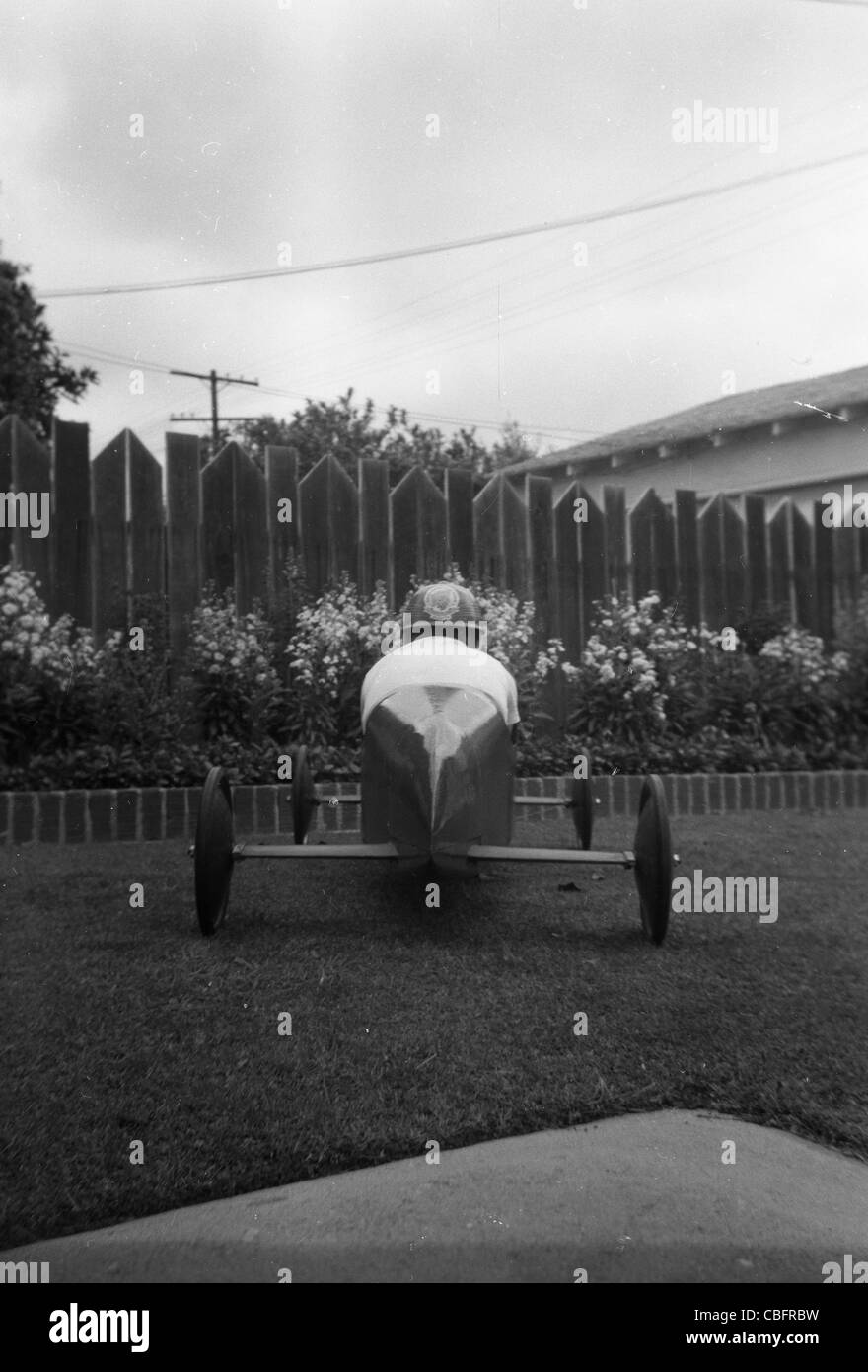 Derby Seifenkiste im südlichen Kalifornien Hinterhof Kindheit Rennsport Rennwagen aus Holz Stockfoto