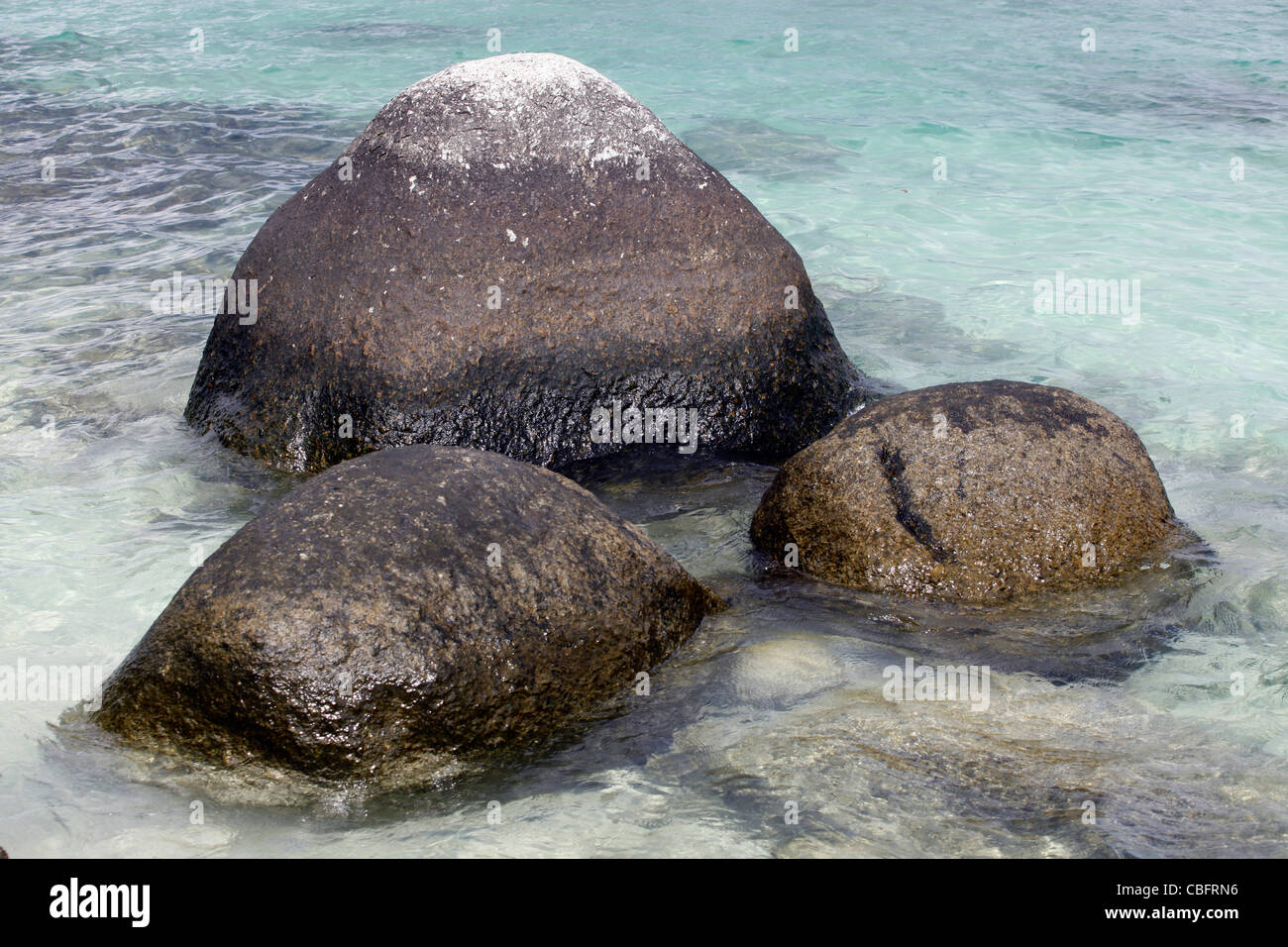 Felsen im meer Fotos und Bildmaterial in hoher Auflösung Alamy