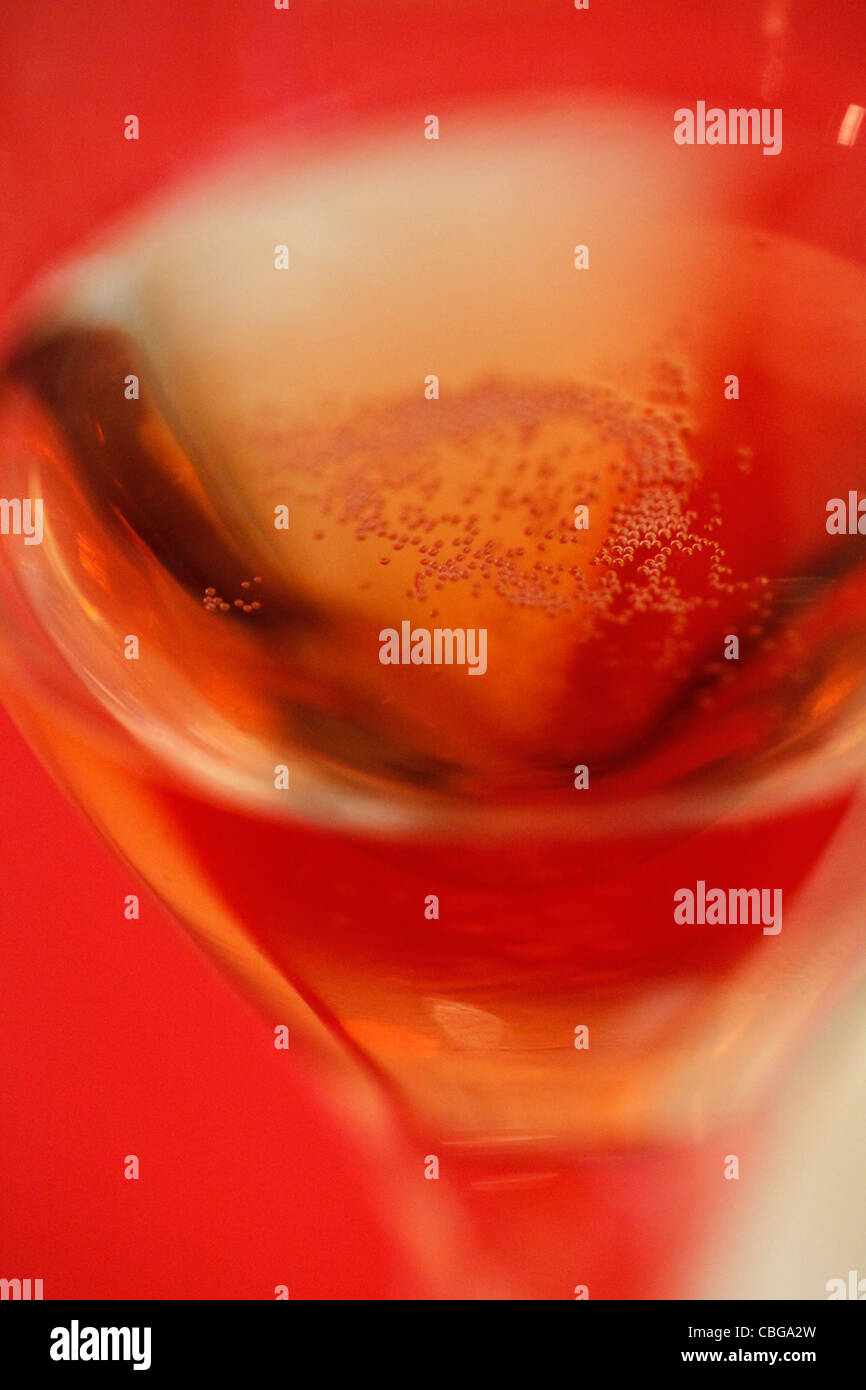 Abstrakte Ansicht der Roséwein mit freier Sicht auf Luftblasen Stockfoto