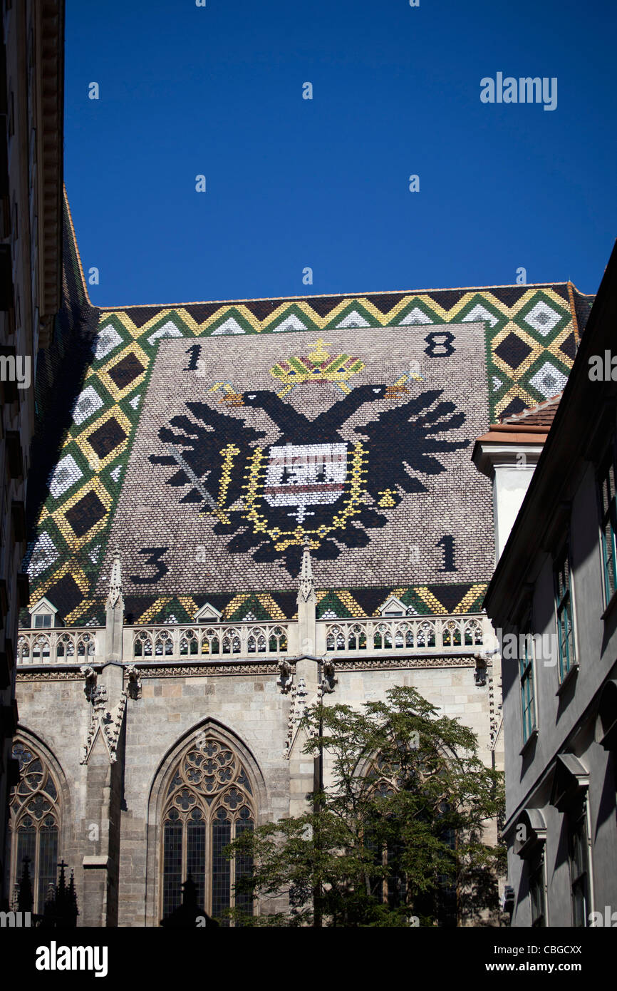 Doppeladler auf dem Dach des Doms St. Stephen, Vienna Stockfoto