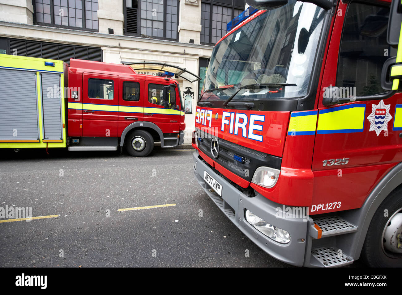 London Feuerwehr, Dpl und Fru Fahrzeuge auf Callout England uk Großbritannien Stockfoto