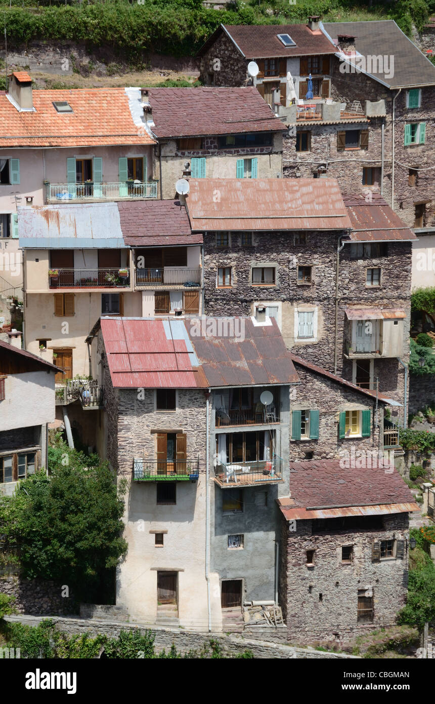 Blick über Dorfhäuser in Roure, Tinée Valley, Alpes-Maritimes, Frankreich Stockfoto