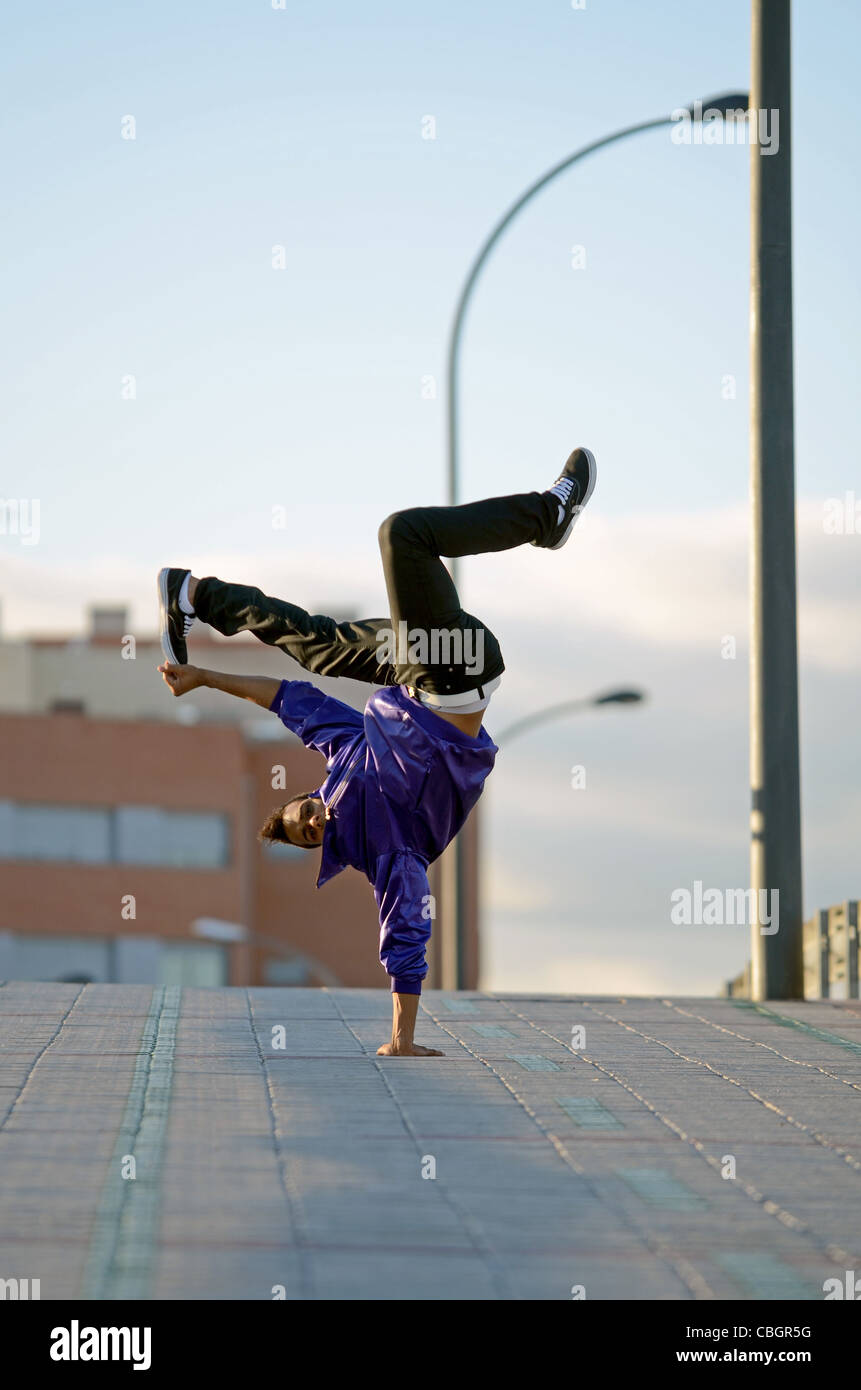 Breakdancer John Lartey führt auf der Straße Stockfoto
