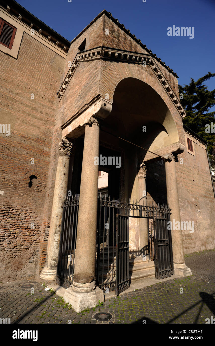 Italien, Rom, Basilika di San Clemente, Protiro Stockfoto