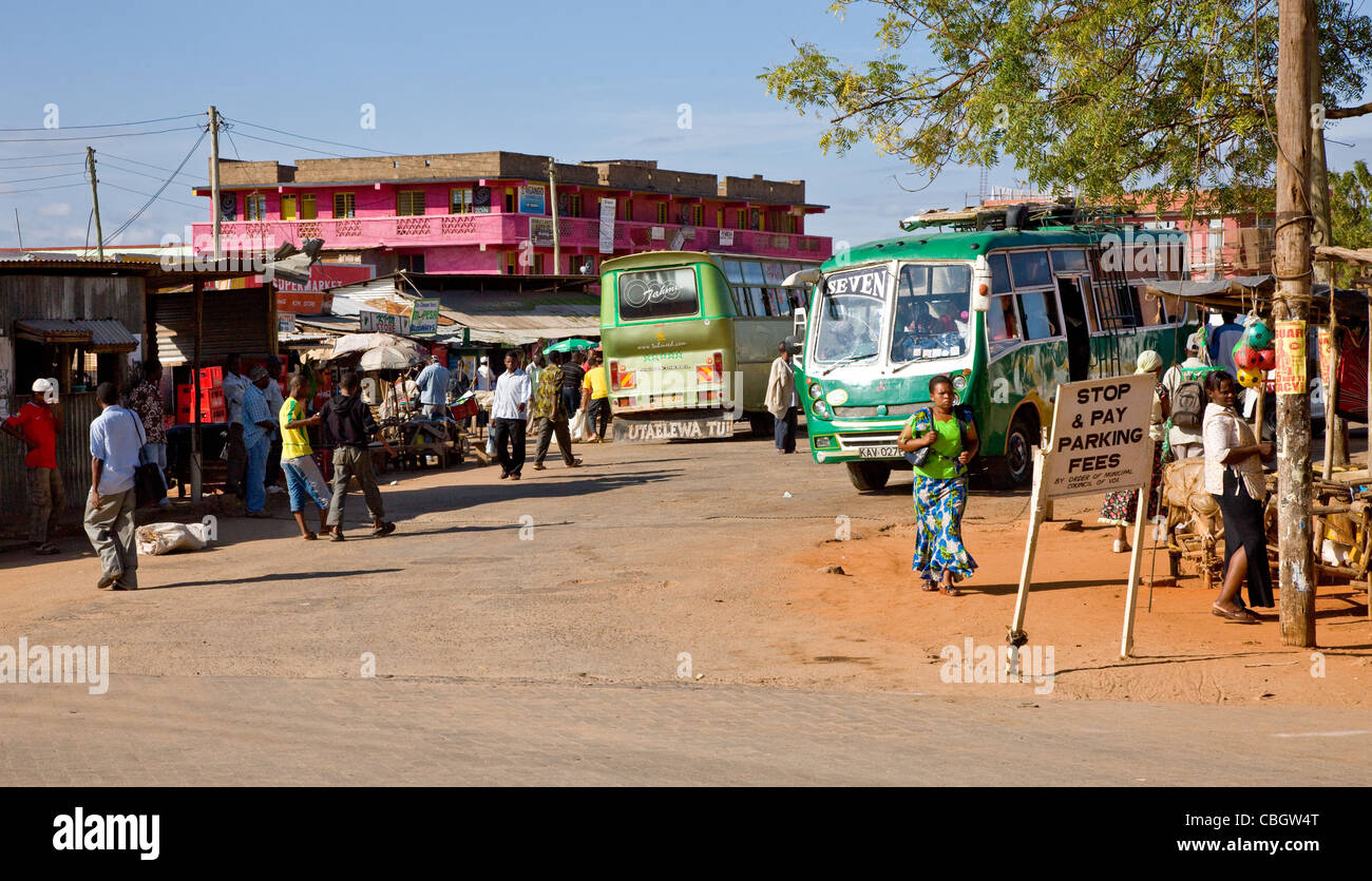 Zentrum von der geschäftigen Stadt Voi zwischen Nairobi und Mombasa in Südkenia Stockfoto