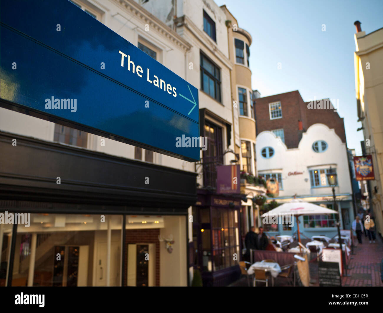 Wegweiser zu "The Lanes" in Brighton mit Pub und Restaurants hinter bei Sonnenuntergang Brighton West Sussex UK Stockfoto